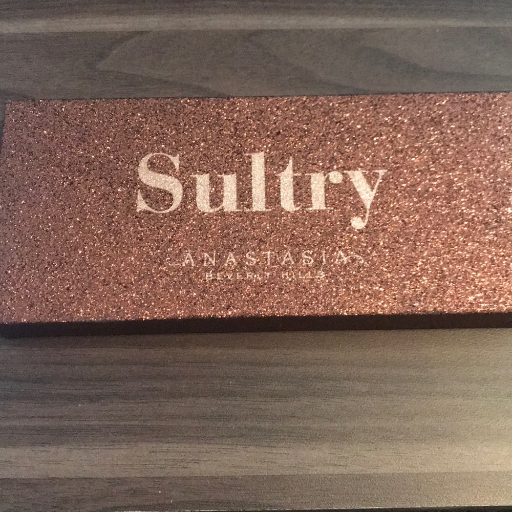 ABH NWT Sultry palette